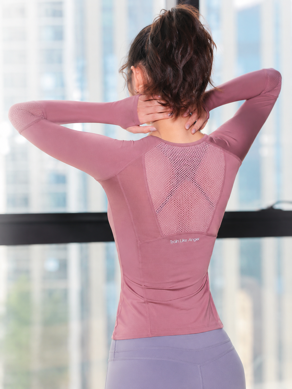 Women's Sports Long-sleeved Shirt With Breathable Fabric.